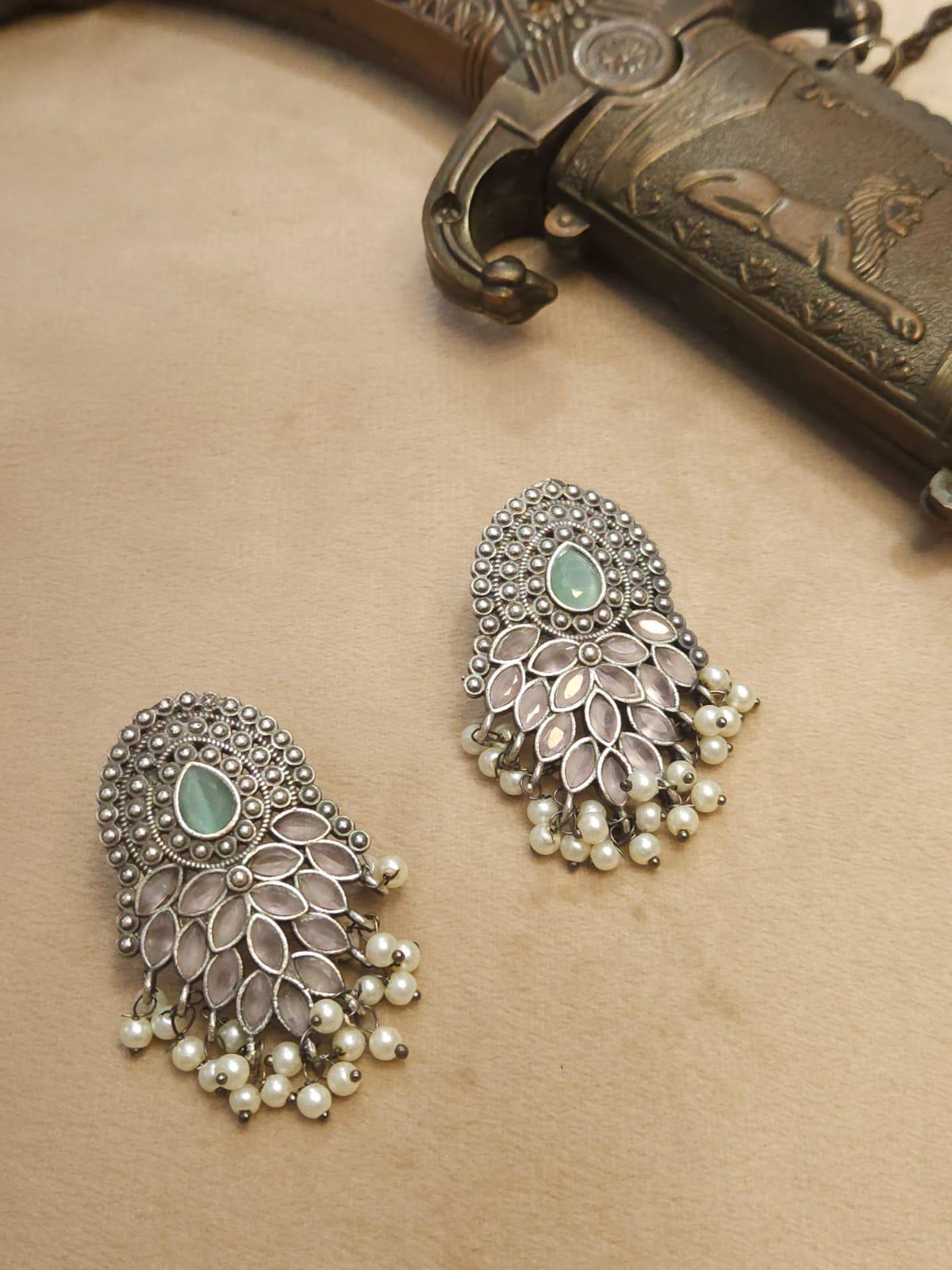 Nivi Earring