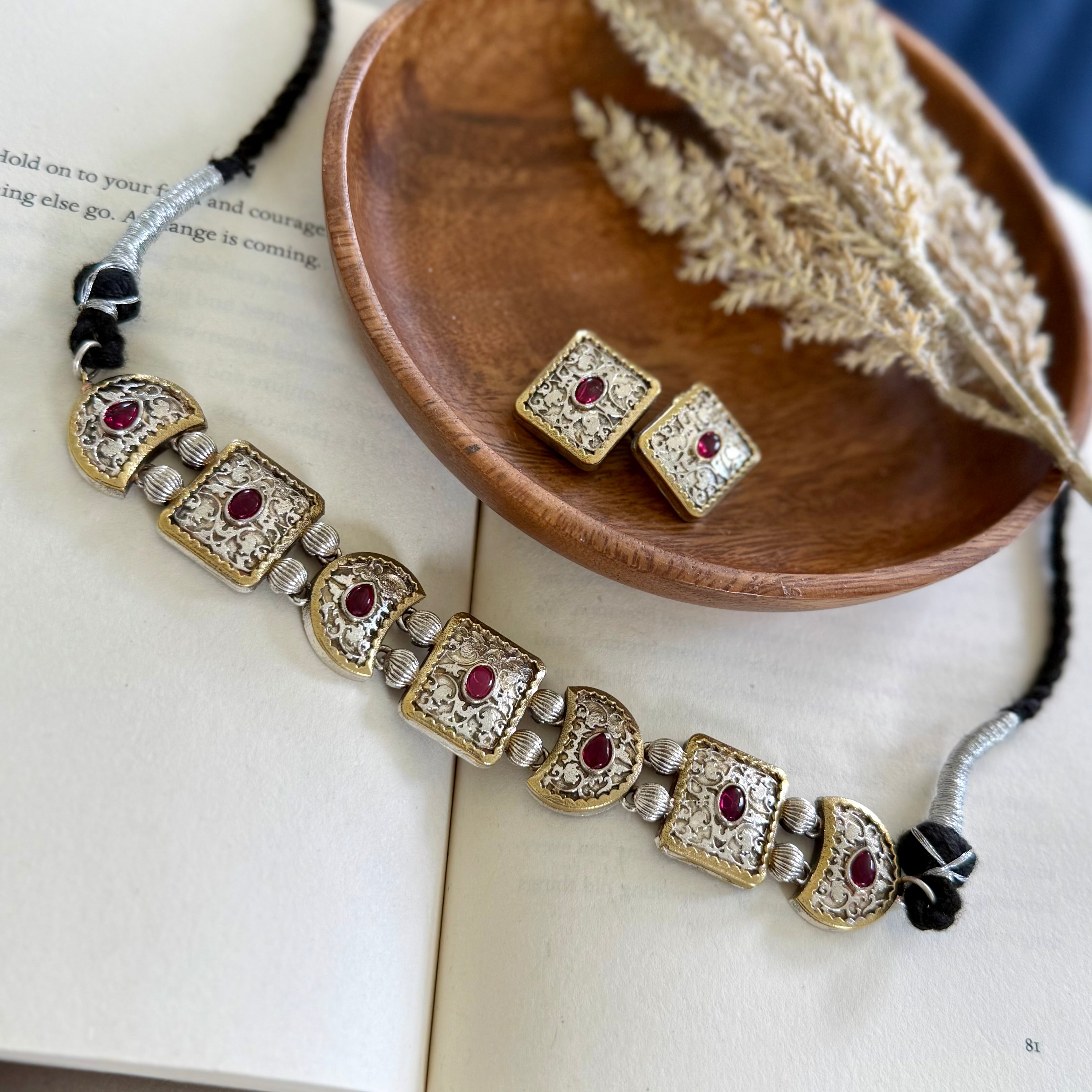 Aayna Necklace Set