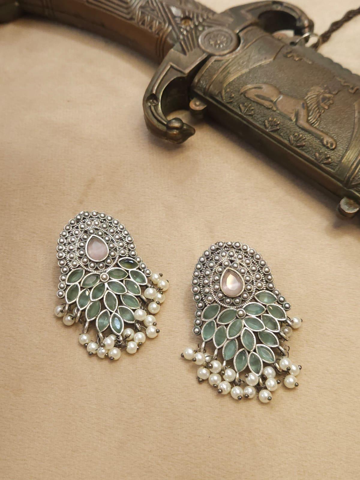 Nivi Earring