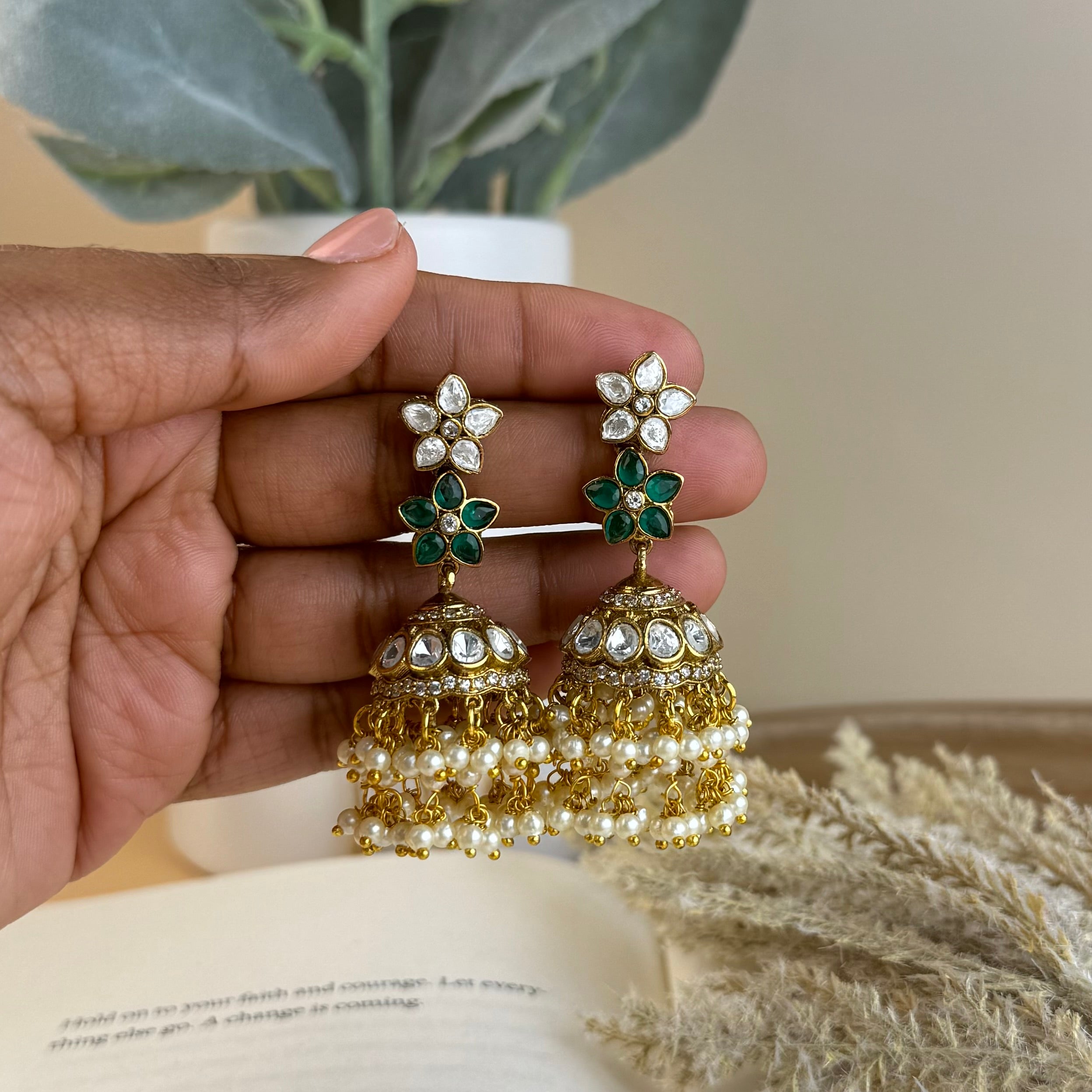 Tyaani Kundan Jhumki