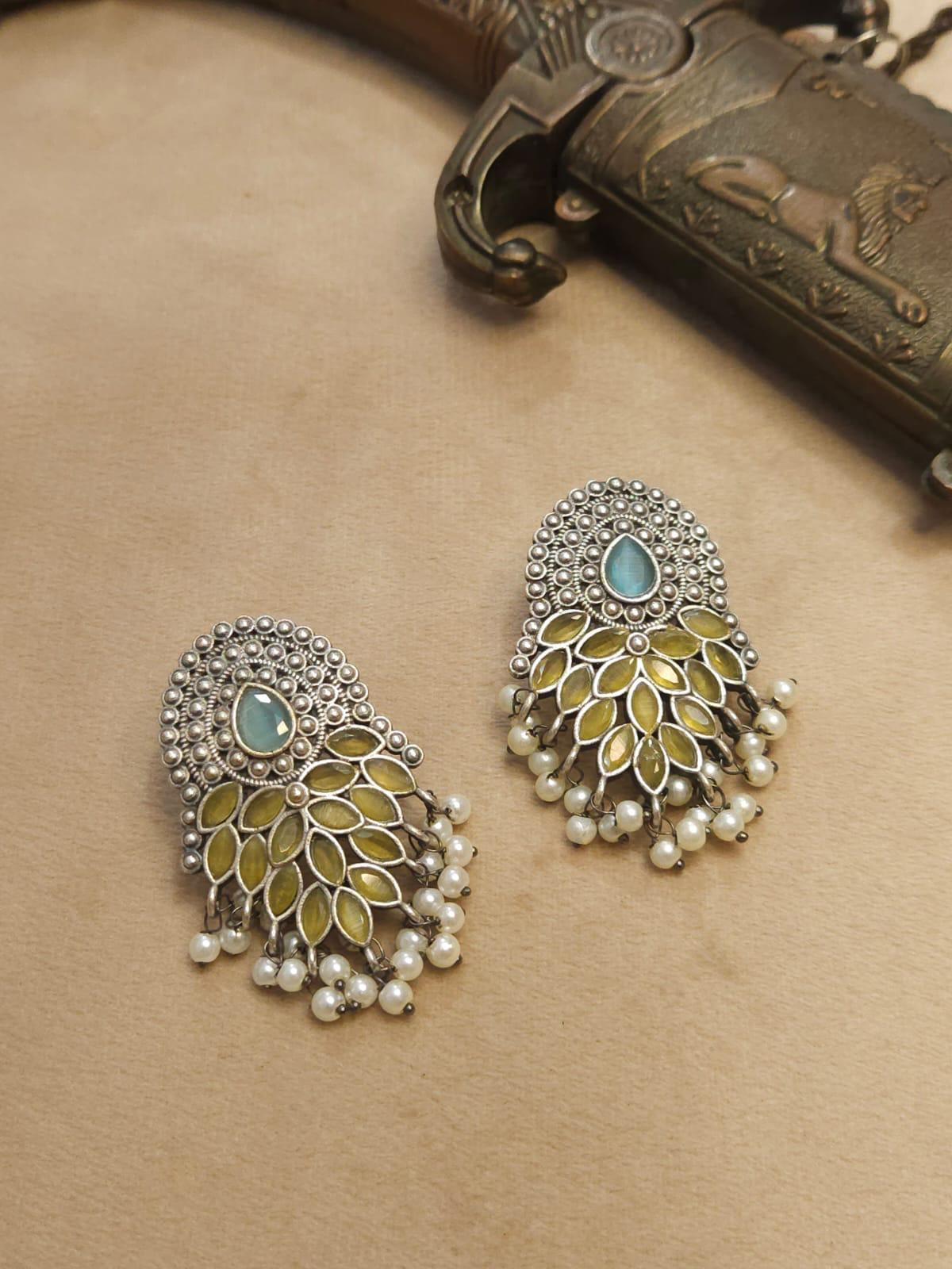 Nivi Earring