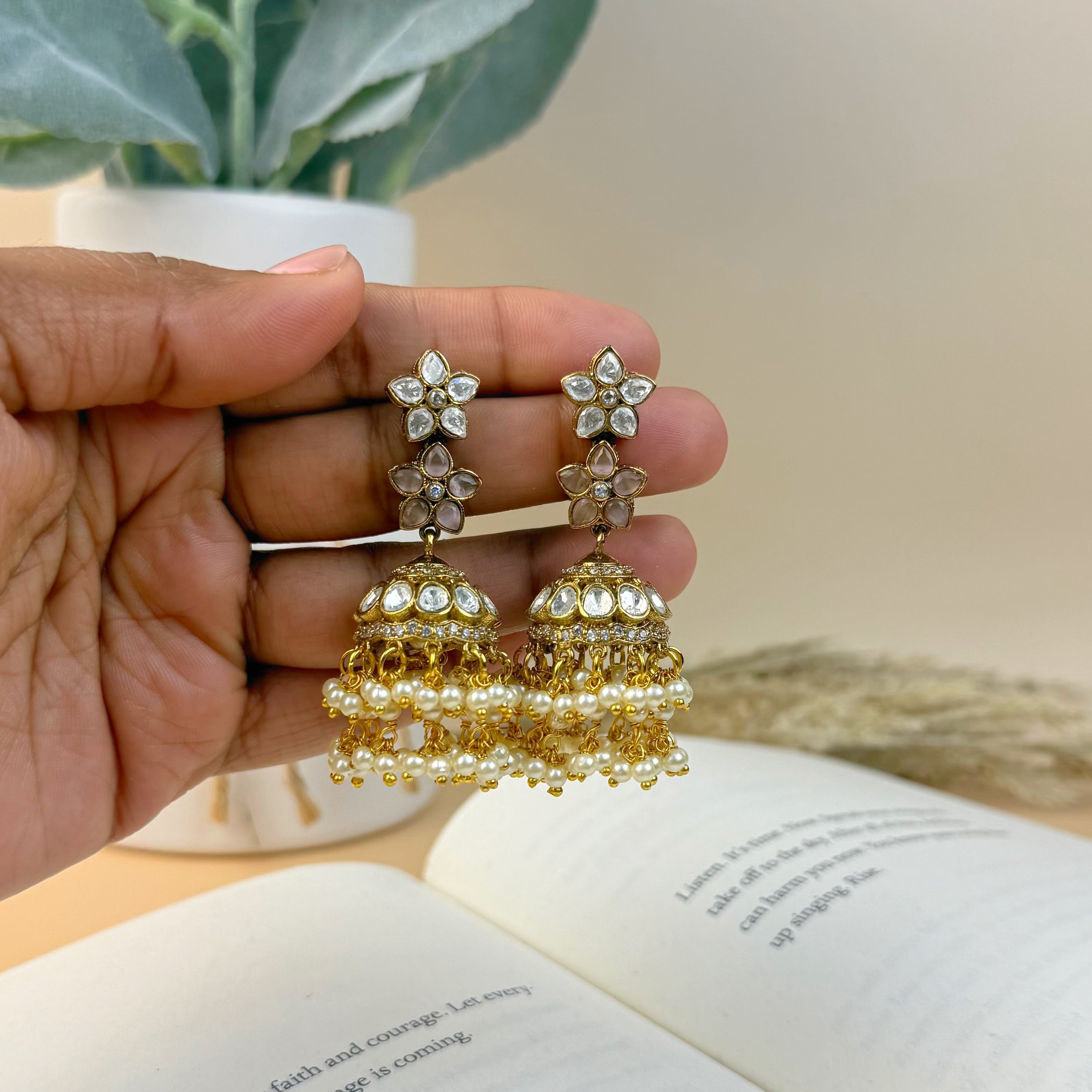 Tyaani Kundan Jhumki