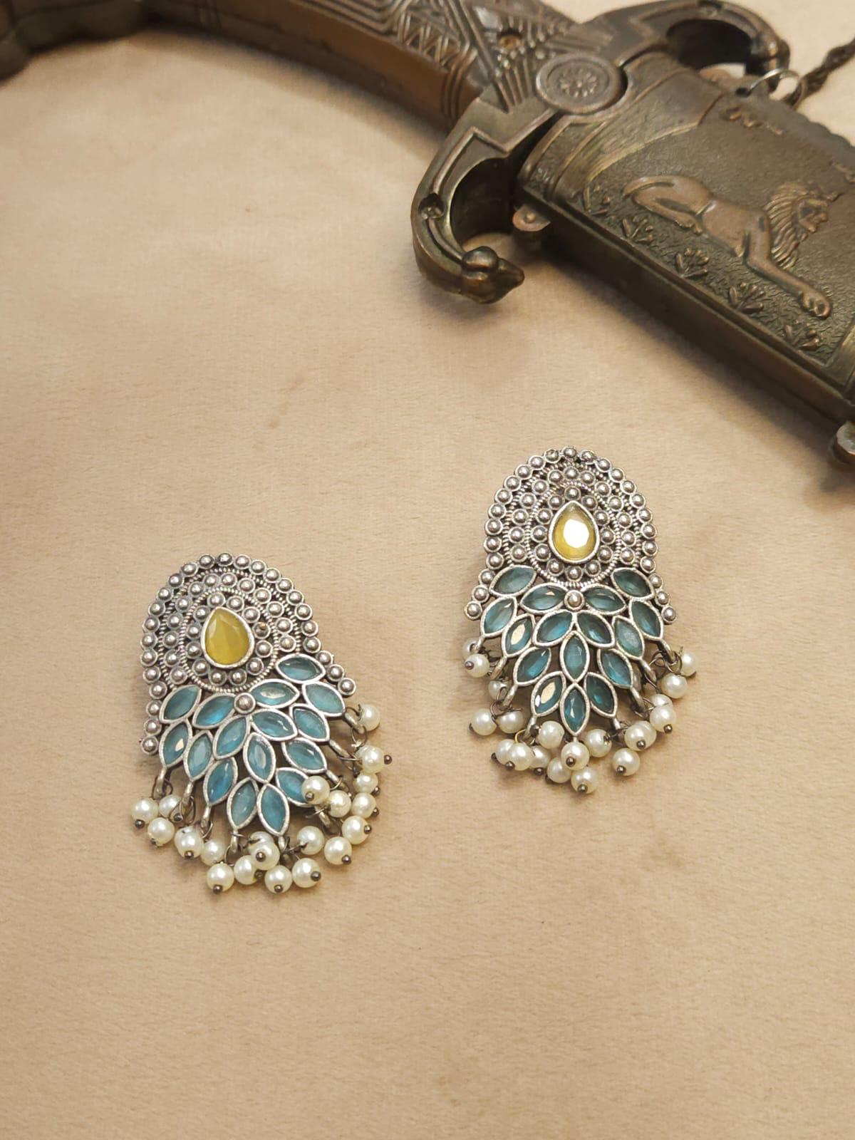 Nivi Earring
