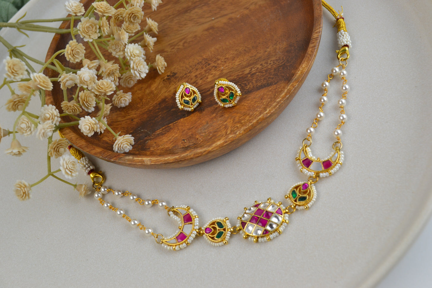 VAKJ015-Dainty Kundan Choker Necklace Set with studs