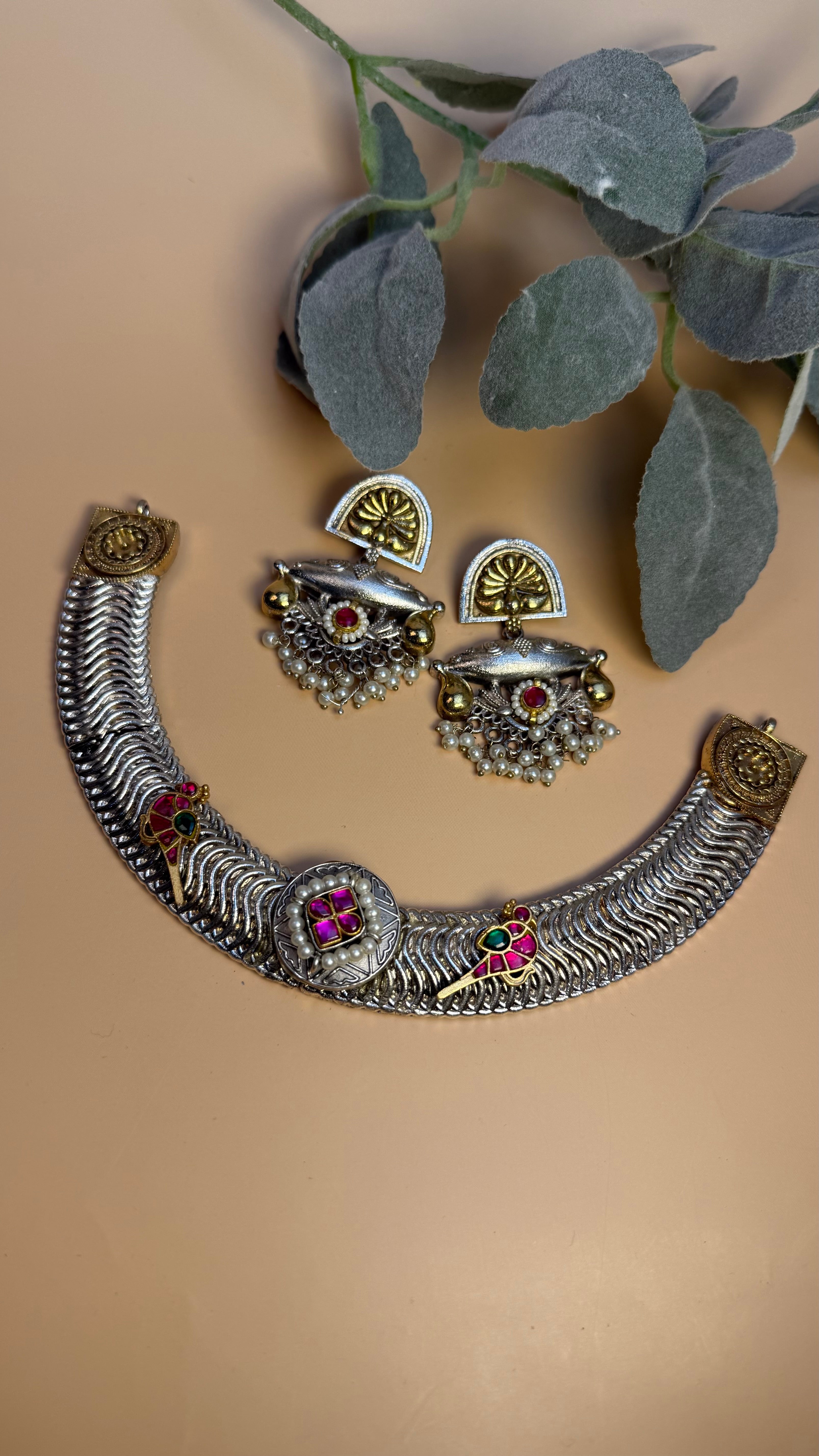 Shree Hansli Necklace Set