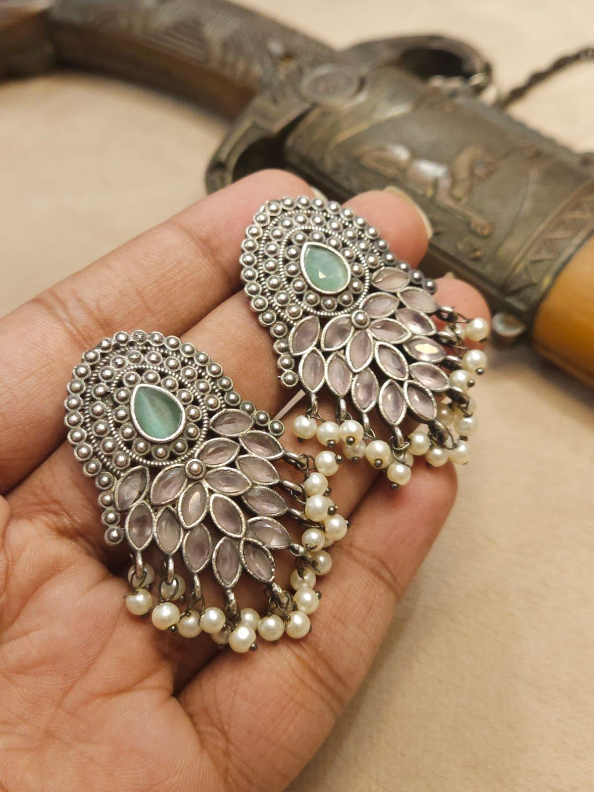 Nivi Earring