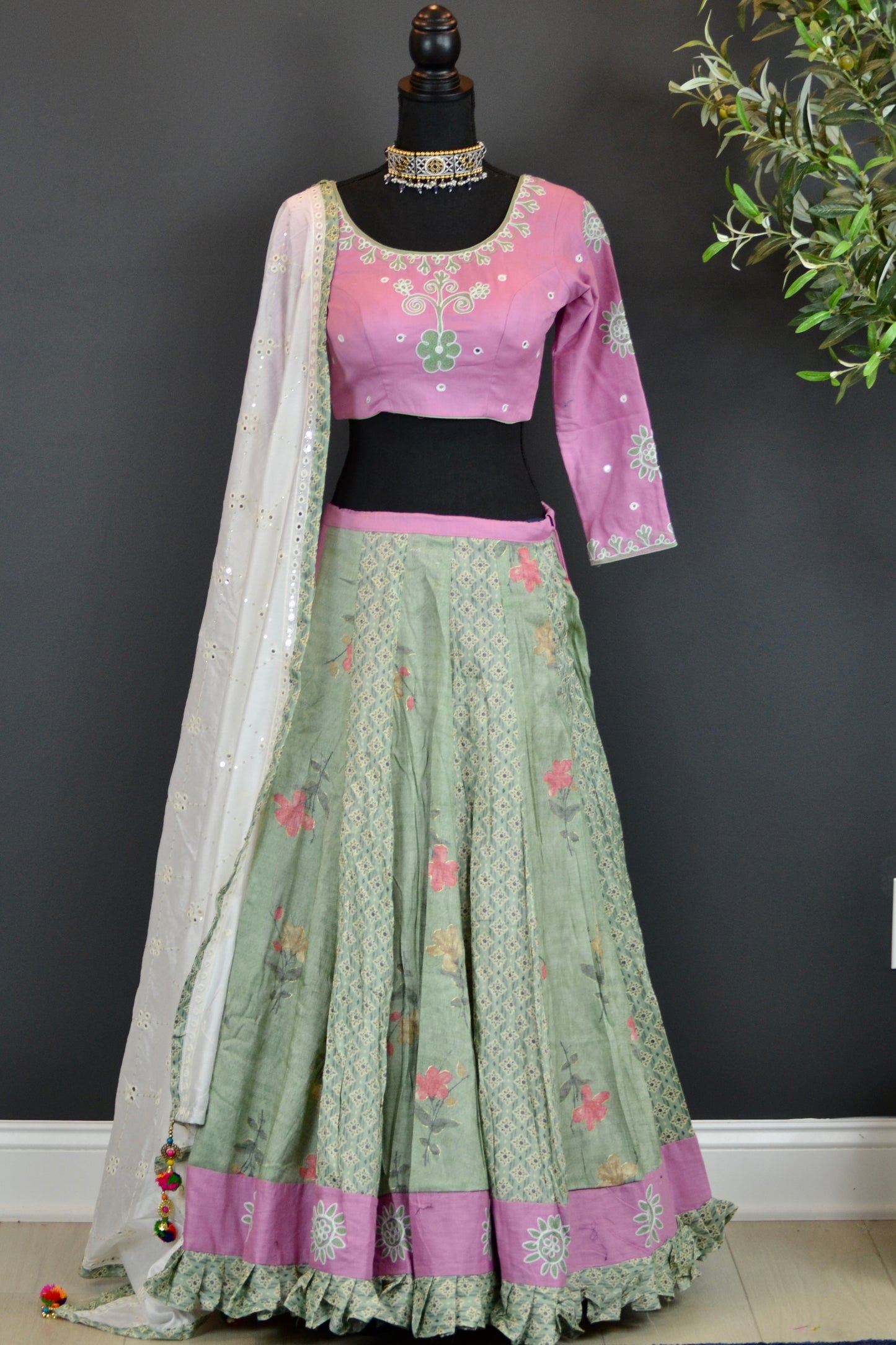 VAC3004- pastel pink and green - Vaanika Designs