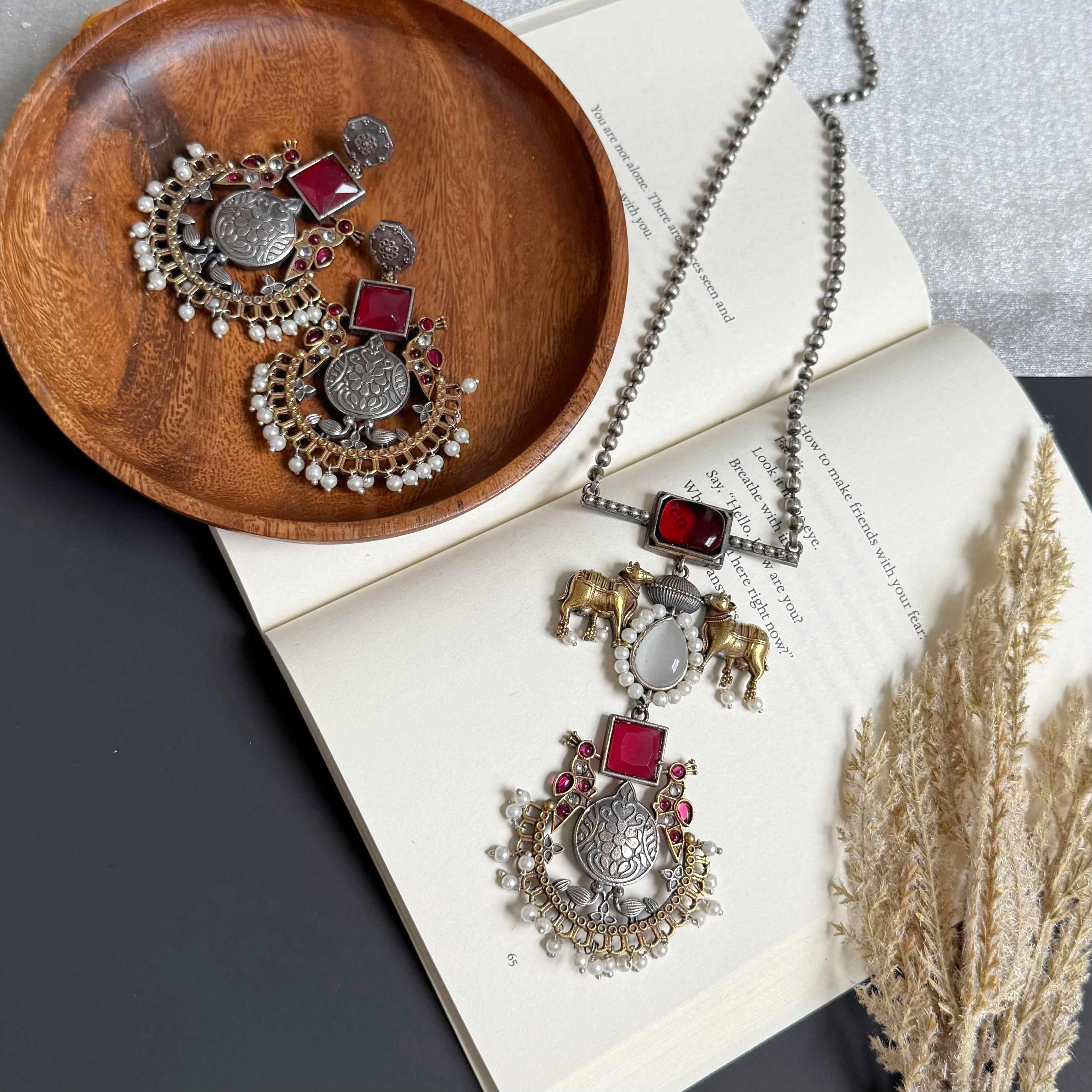Kaya Necklace Set
