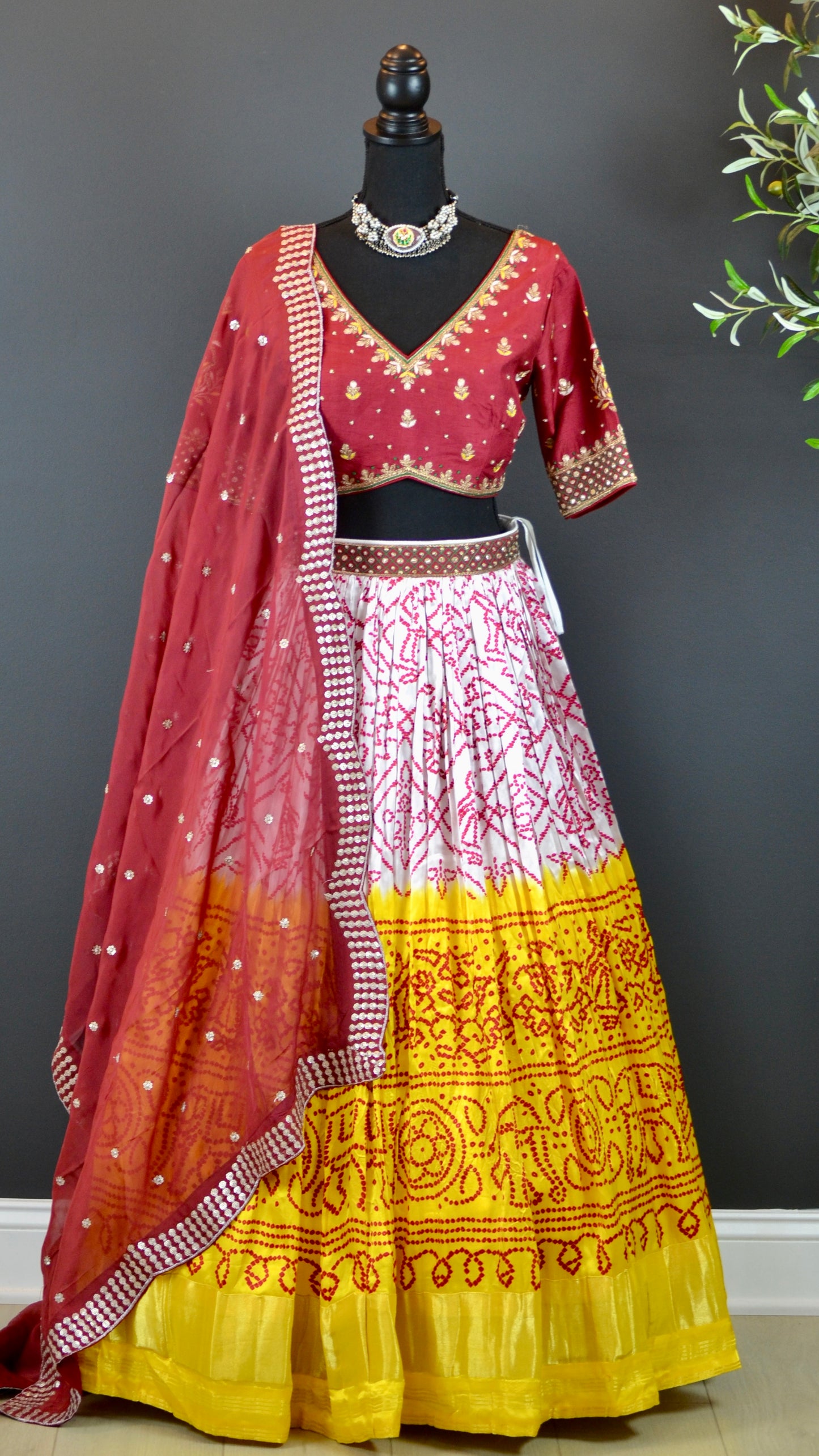 VAC4006 - Ombre Bandhani on Gajji Silk and Handwork Blouse