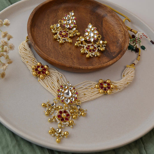 VAKJ016-Kundan and Pearl Necklace Set with Earrings