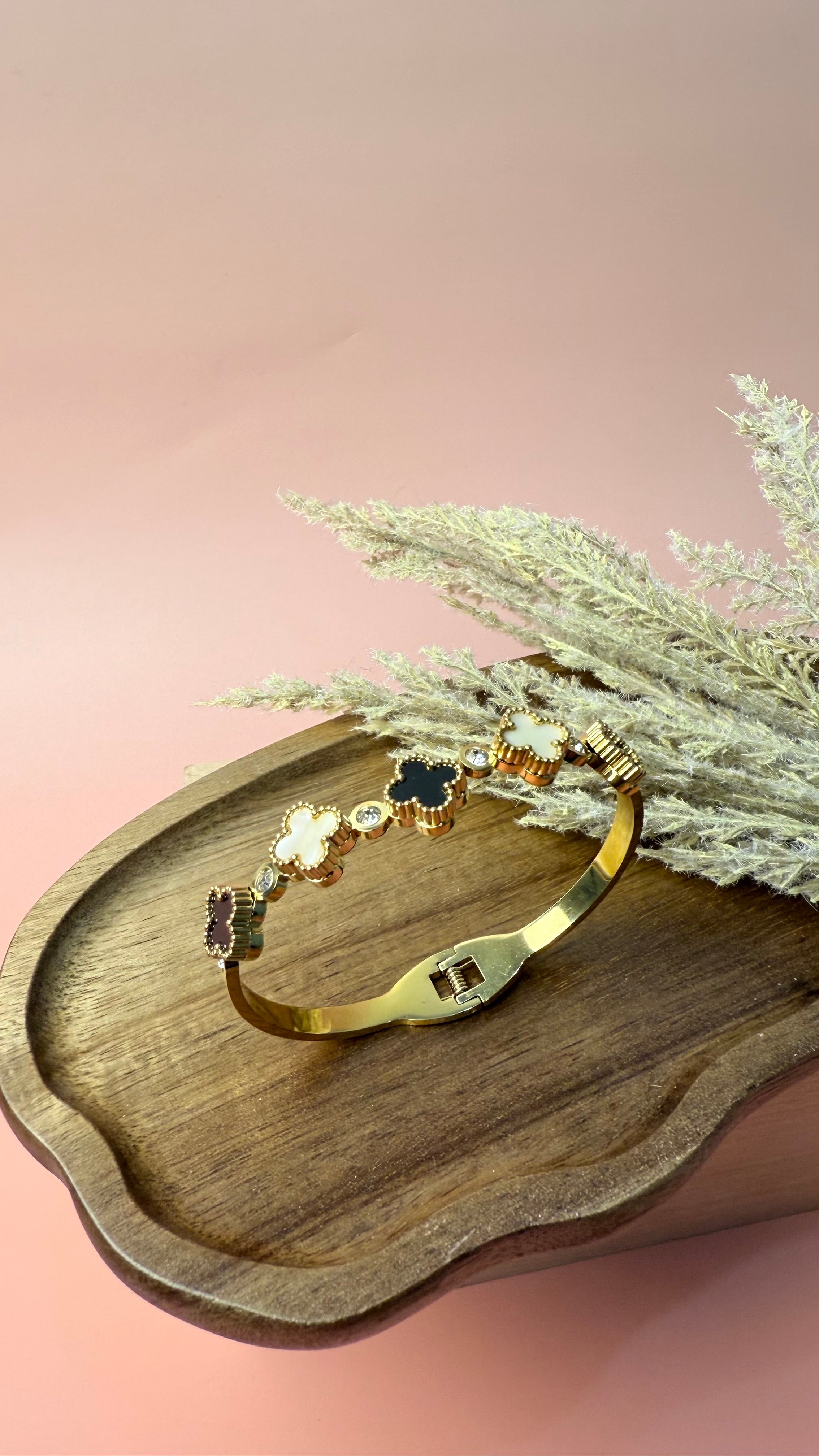 Clover bracelet