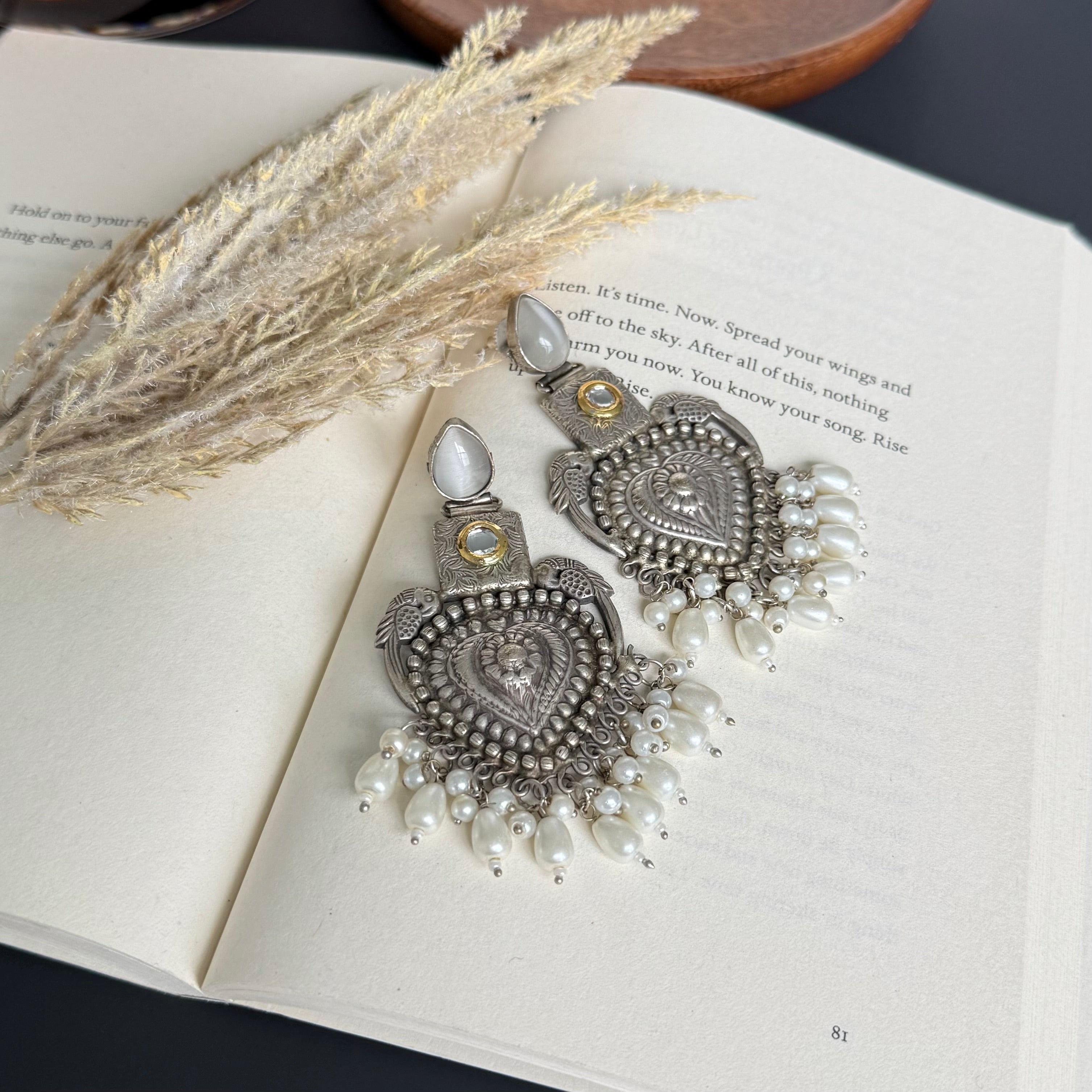 Sheila - Pearl Hanging Earrings