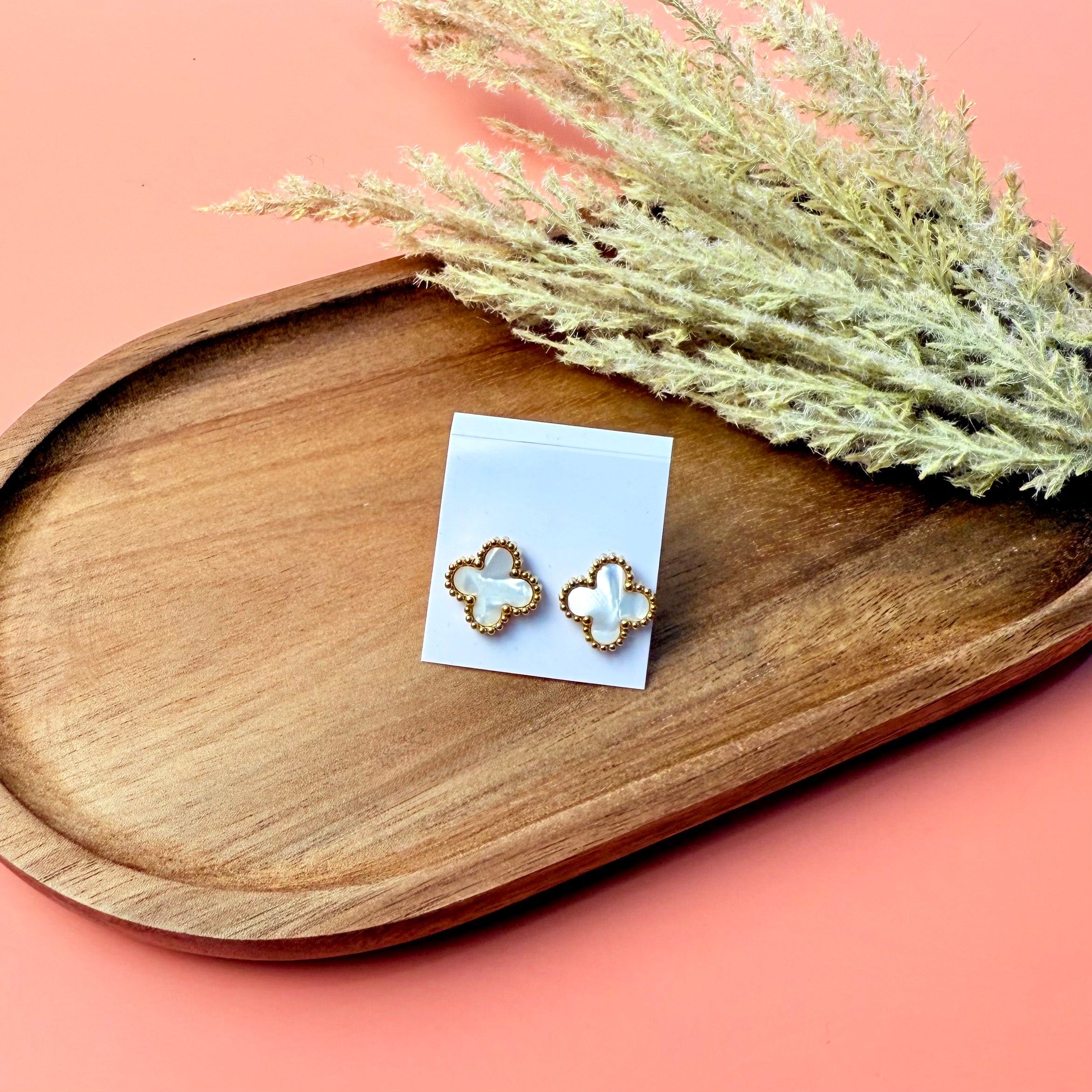 Clover Earrings - MOP white