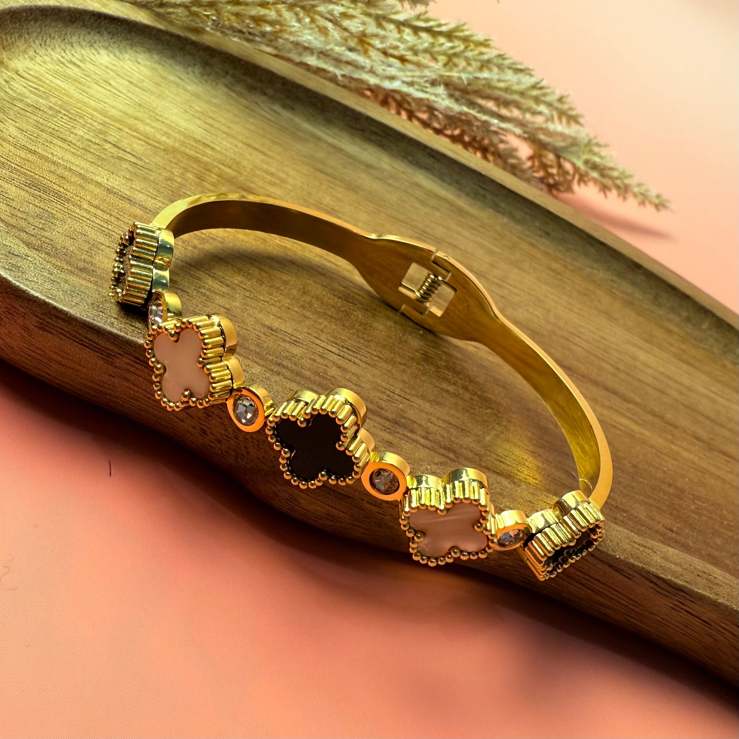Clover bracelet