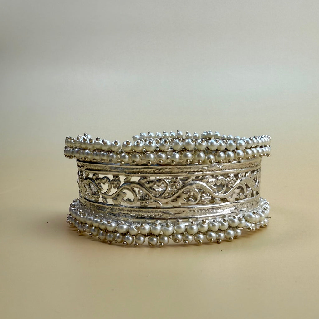 Silver Pearl kada