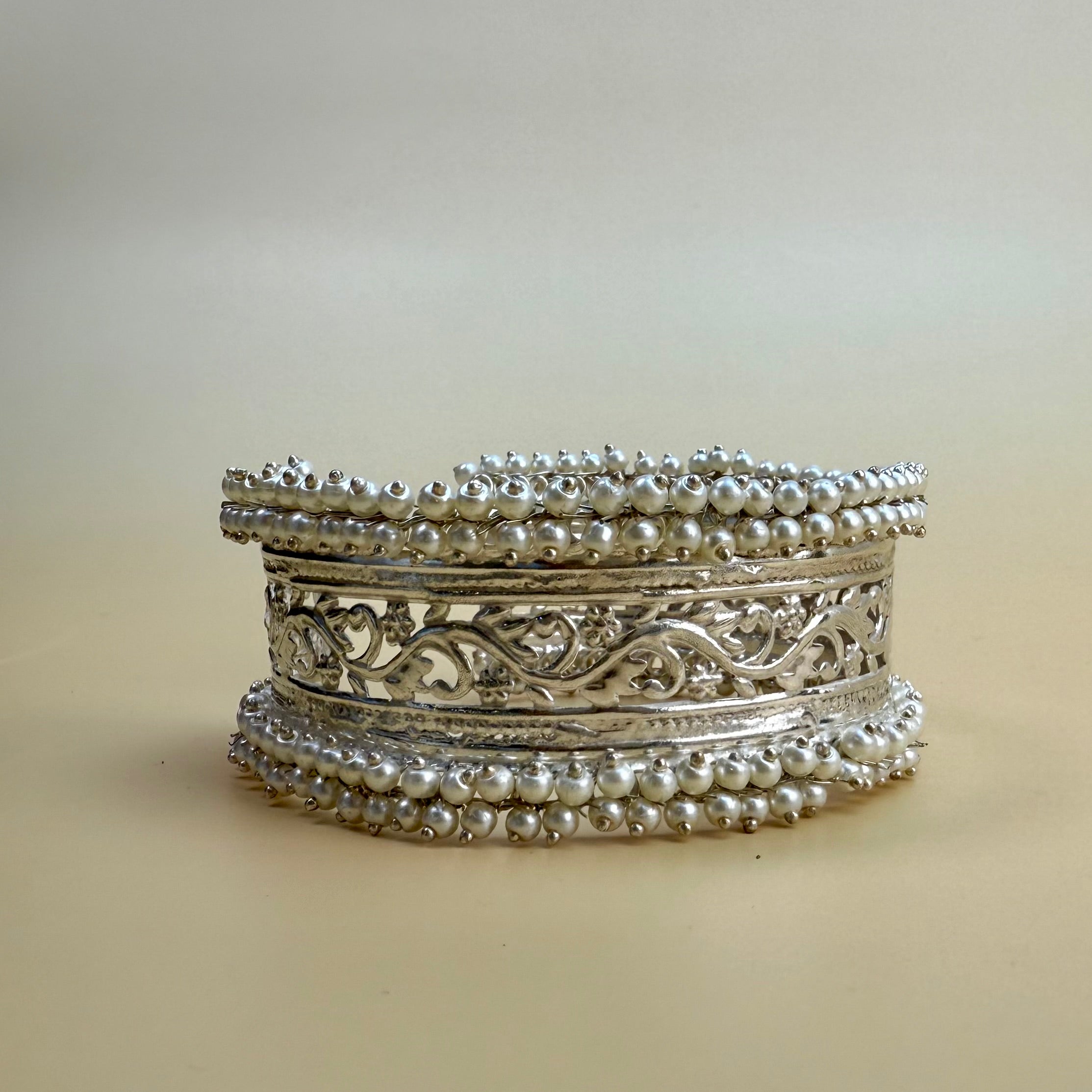 Silver Pearl kada