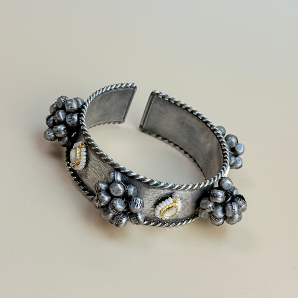 Ghungroo kundan fusion bracelet