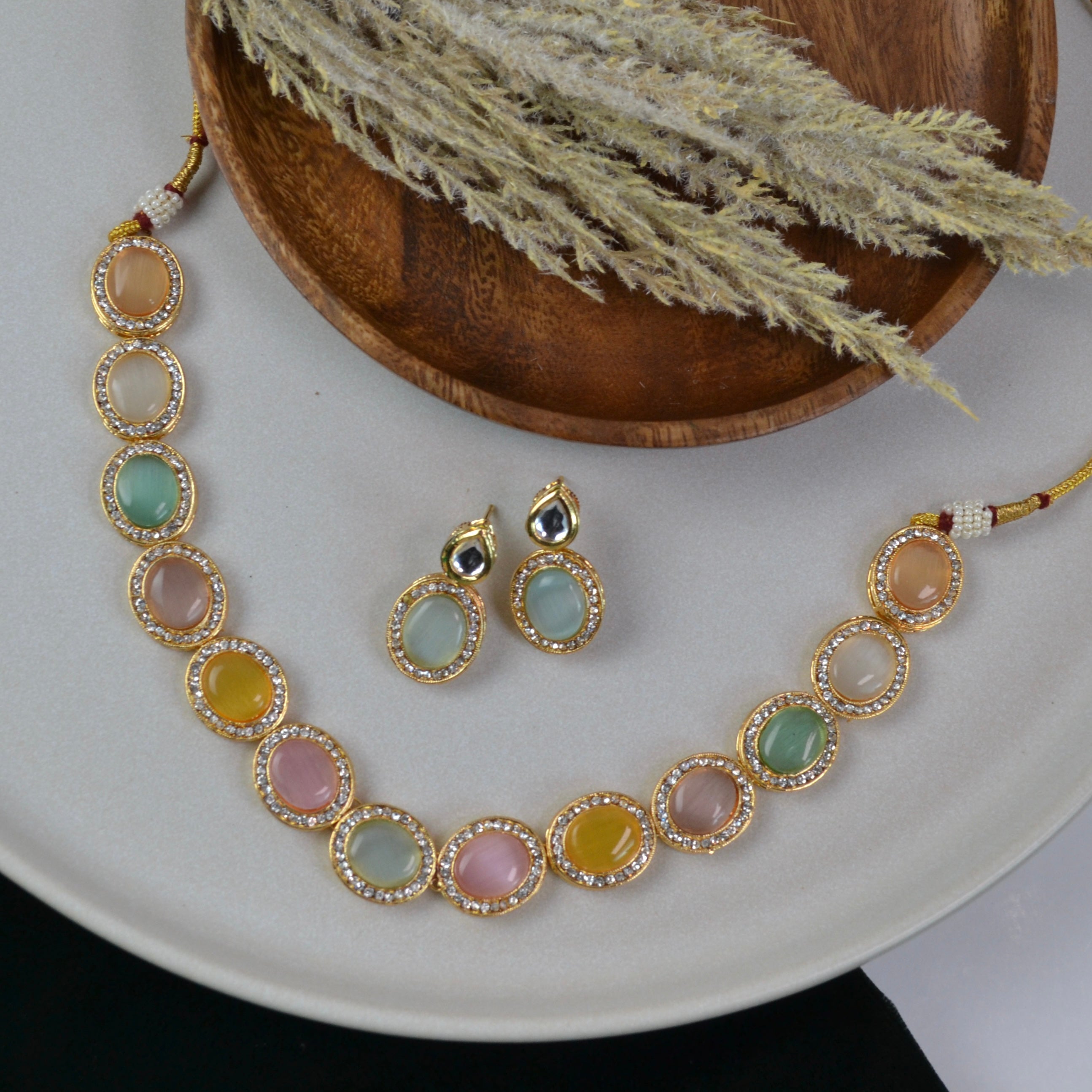VARJ030-Doublet Monalisa Stone Choker Necklace Set