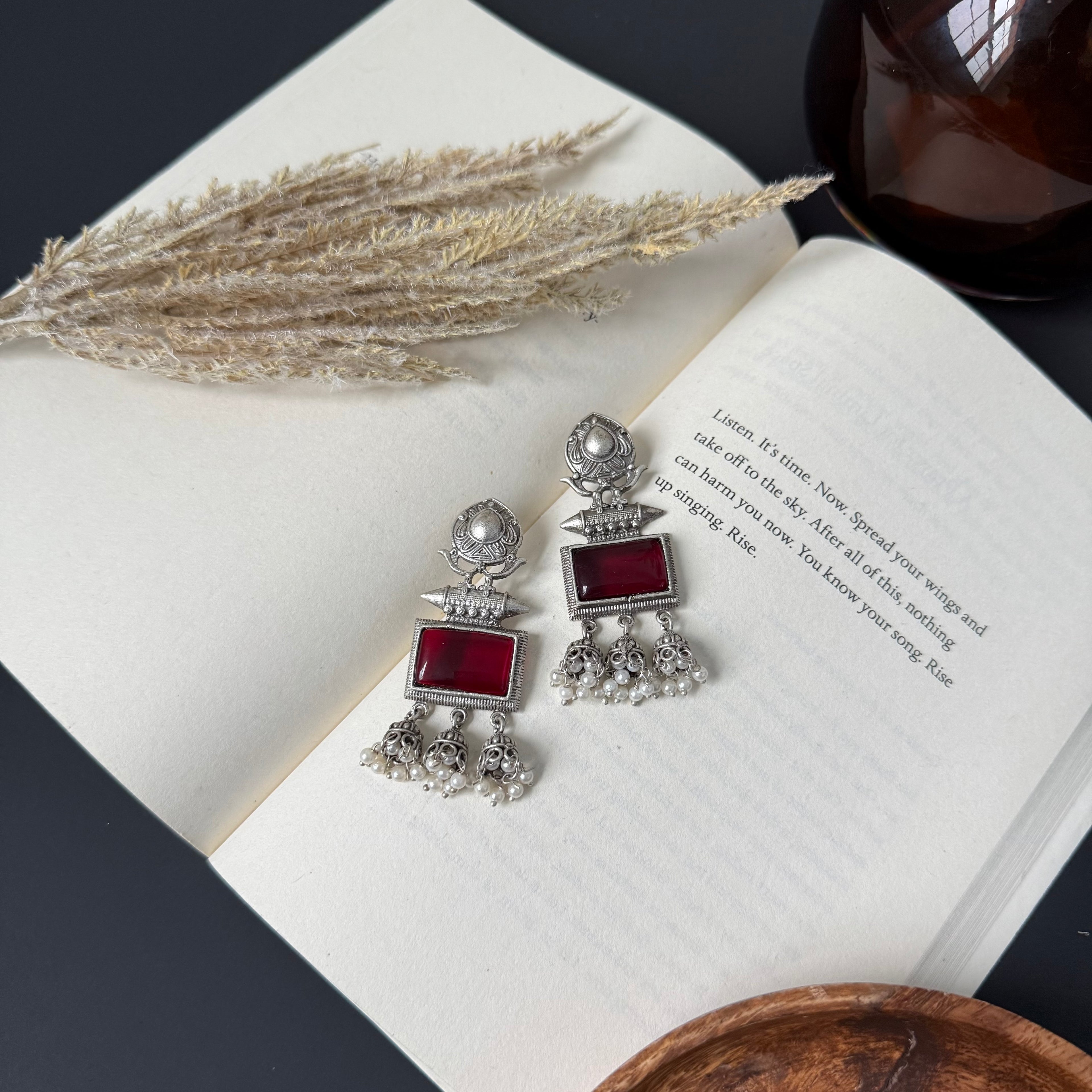 Mona Lisa Stone Earring