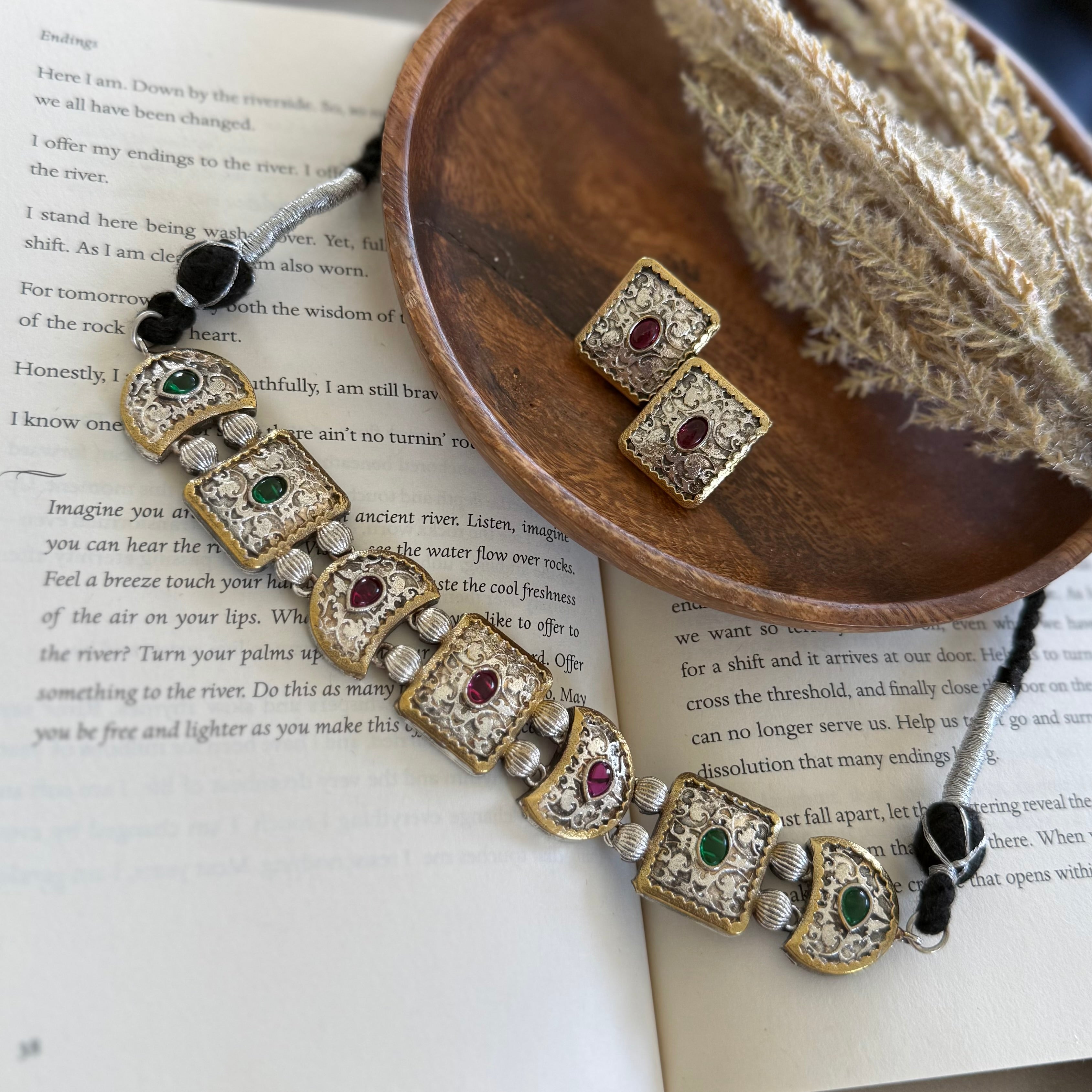 Aayna Necklace Set