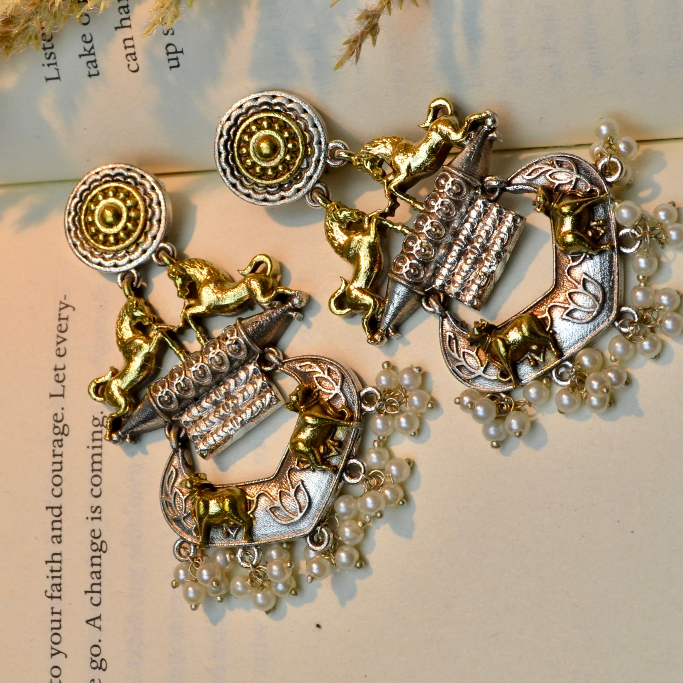 VJ4075-Horse Motif Dual tone Earrings