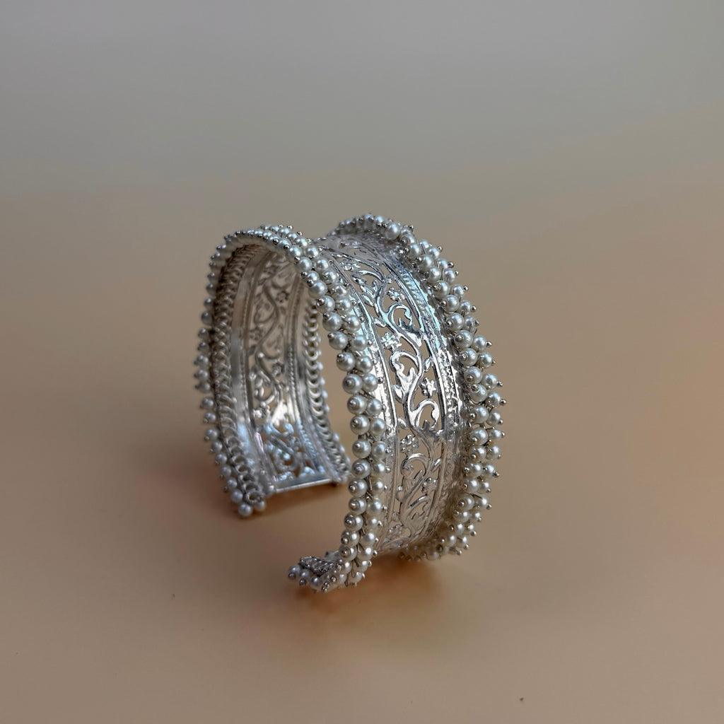 Silver Pearl kada