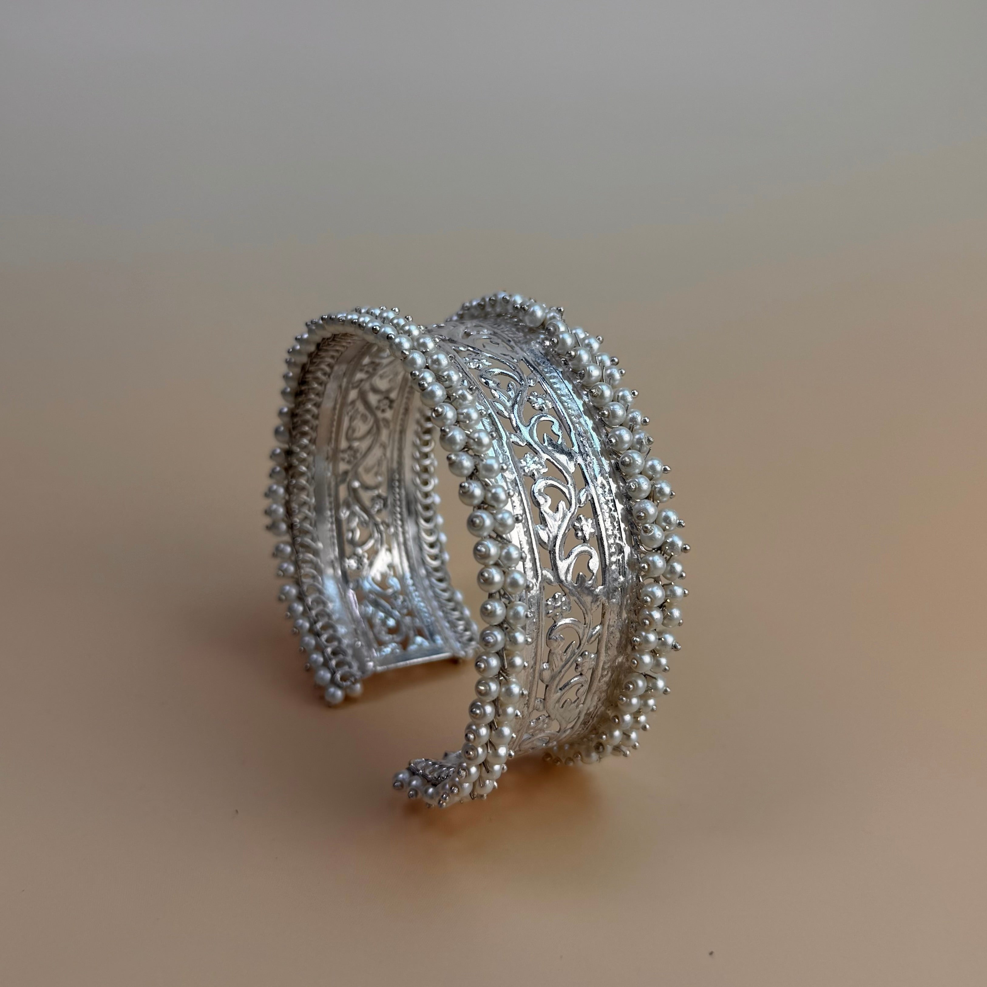 Silver Pearl kada